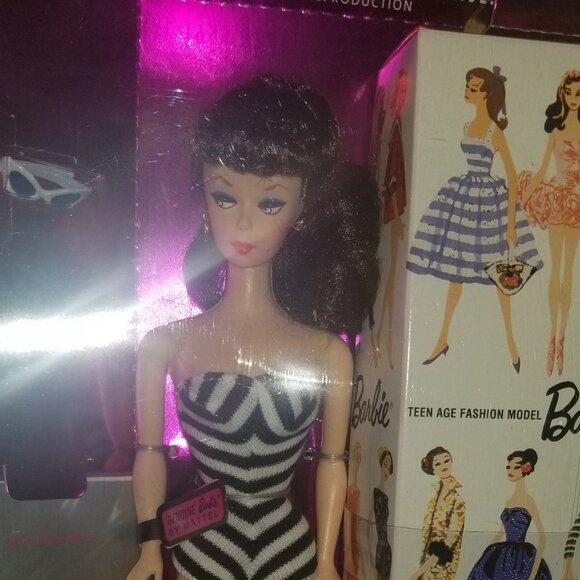1993 35th Anniversary Barbie Brunnette NIB - Picture 9 of 10